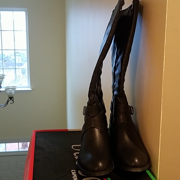 Black boots - Picture 1 of 1